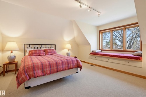 9212 118 Street, Edmonton, AB - Indoor Photo Showing Bedroom