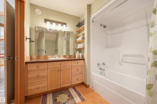 9212 118 Street, Edmonton, AB - Indoor Photo Showing Bathroom