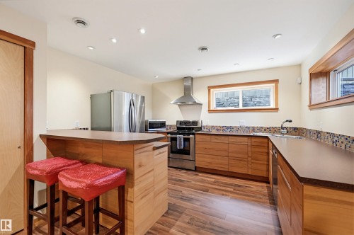 9212 118 Street, Edmonton, AB - Indoor Photo Showing Kitchen