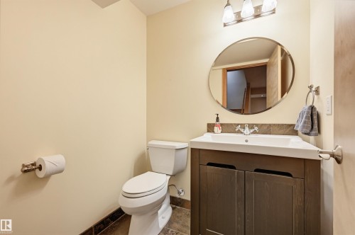 9212 118 Street, Edmonton, AB - Indoor Photo Showing Bathroom