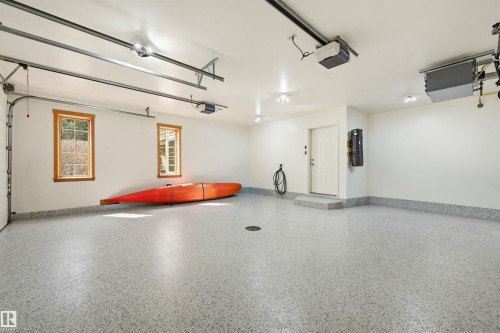 9212 118 Street, Edmonton, AB - Indoor Photo Showing Garage