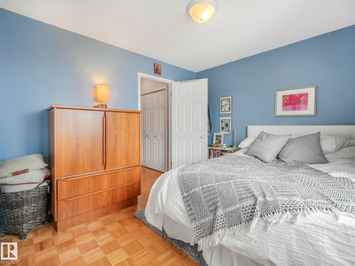 This room features wood parquet flooring and a ceiling light fixture - 308 Beringer Crescent, Edmonton, AB - Indoor Photo Showing Bedroom