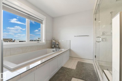 4412 Wingfield Cape, Edmonton, AB - Indoor Photo Showing Bathroom