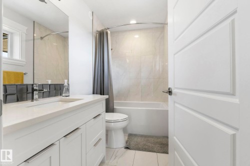 4412 Wingfield Cape, Edmonton, AB - Indoor Photo Showing Bathroom