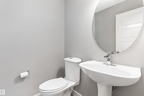 3318 21A Avenue, Edmonton, AB - Indoor Photo Showing Bathroom