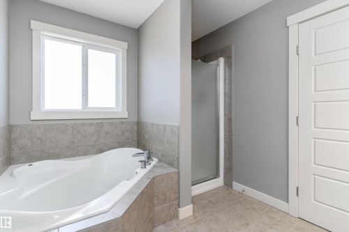 3318 21A Avenue, Edmonton, AB - Indoor Photo Showing Bathroom