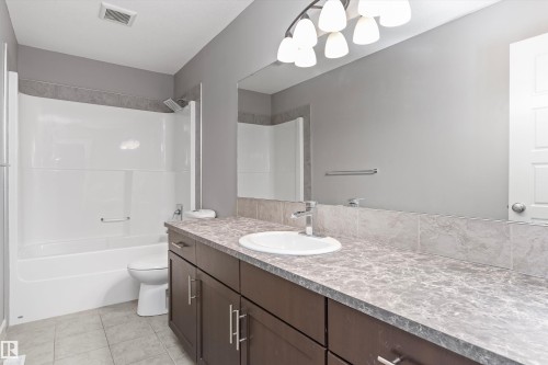 3318 21A Avenue, Edmonton, AB - Indoor Photo Showing Bathroom