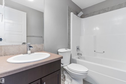 3318 21A Avenue, Edmonton, AB - Indoor Photo Showing Bathroom