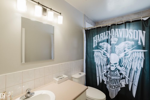 10325 152 Street, Edmonton, AB - Indoor Photo Showing Bathroom