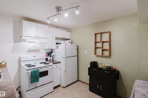 10325 152 Street, Edmonton, AB - Indoor Photo Showing Kitchen