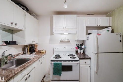 10325 152 Street, Edmonton, AB - Indoor Photo Showing Kitchen