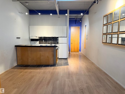 310 10355 105 Street, Edmonton, AB - Indoor