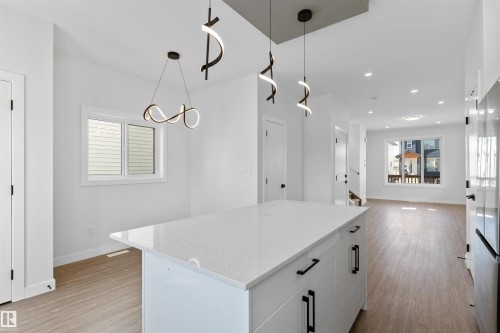 12427 47 Street Nw, Edmonton, AB - Indoor Photo Showing Kitchen