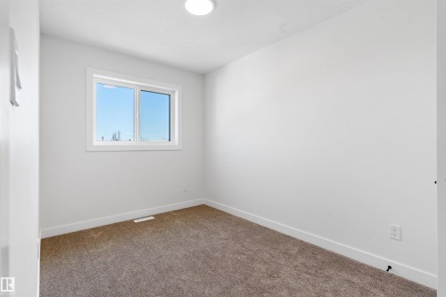12427 47 Street Nw, Edmonton, AB - Indoor Photo Showing Other Room
