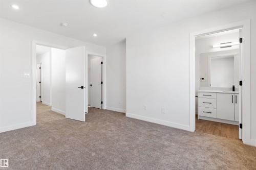 12427 47 Street Nw, Edmonton, AB - Indoor Photo Showing Other Room