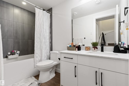 12427 47 Street Nw, Edmonton, AB - Indoor Photo Showing Bathroom