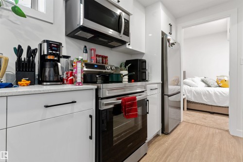12427 47 Street Nw, Edmonton, AB - Indoor Photo Showing Kitchen
