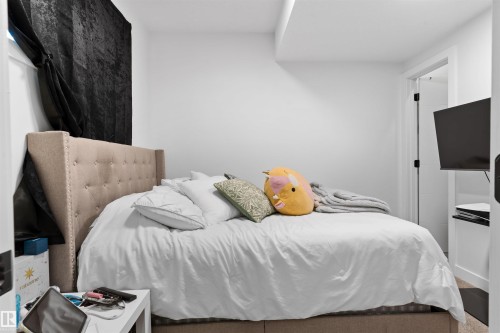 12427 47 Street Nw, Edmonton, AB - Indoor Photo Showing Bedroom