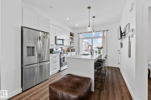 38 100 Jensen Lakes Blvd., St. Albert, AB - Indoor Photo Showing Kitchen With Upgraded Kitchen