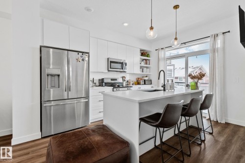 38 100 Jensen Lakes Blvd., St. Albert, AB - Indoor Photo Showing Kitchen With Upgraded Kitchen