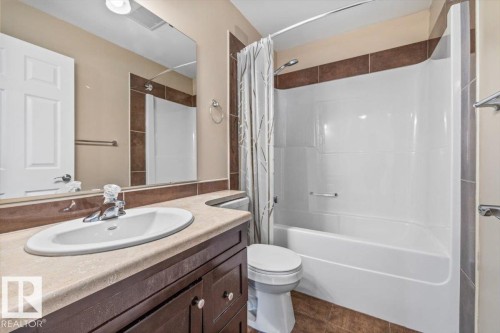 15805 104 Avenue, Edmonton, AB - Indoor Photo Showing Bathroom