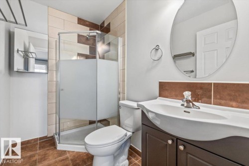15805 104 Avenue, Edmonton, AB - Indoor Photo Showing Bathroom