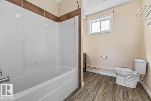 15805 104 Avenue, Edmonton, AB - Indoor Photo Showing Bathroom