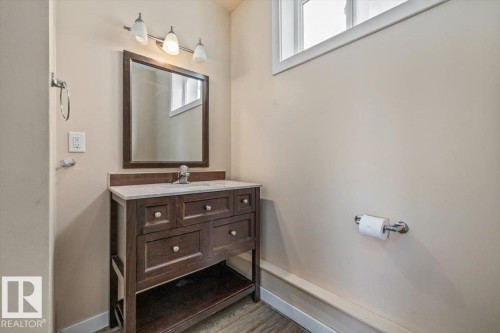 15805 104 Avenue, Edmonton, AB - Indoor Photo Showing Bathroom