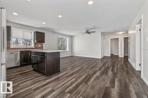 15805 104 Avenue, Edmonton, AB - Indoor Photo Showing Kitchen