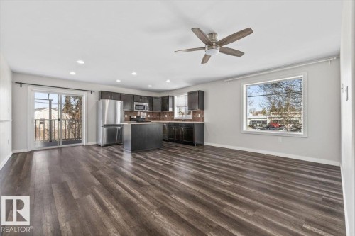 15805 104 Avenue, Edmonton, AB - Indoor Photo Showing Living Room