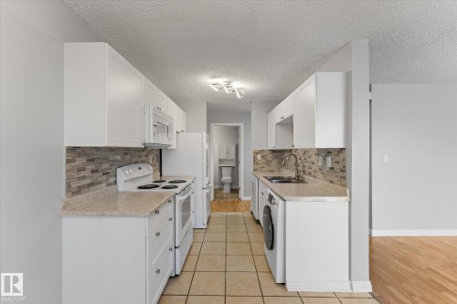 101 51 Brown Street, Stony Plain, AB - Indoor Photo Showing Kitchen