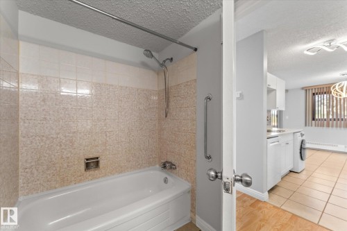 101 51 Brown Street, Stony Plain, AB - Indoor Photo Showing Bathroom