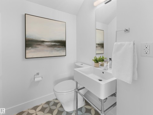 11251 79 Avenue, Edmonton, AB - Indoor Photo Showing Bathroom