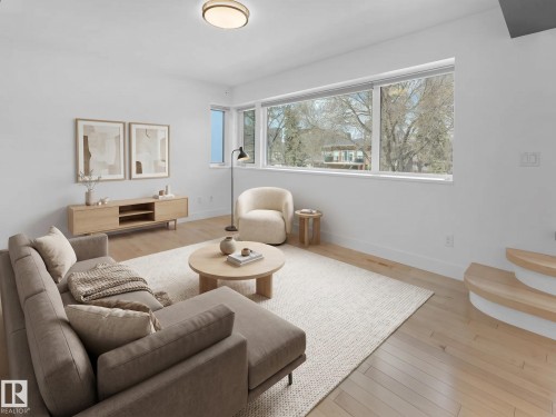 11251 79 Avenue, Edmonton, AB - Indoor Photo Showing Living Room