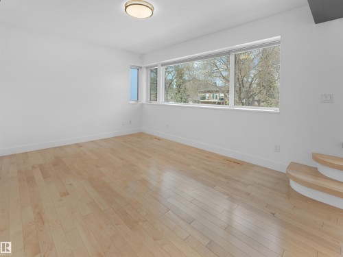 11251 79 Avenue, Edmonton, AB - Indoor Photo Showing Other Room