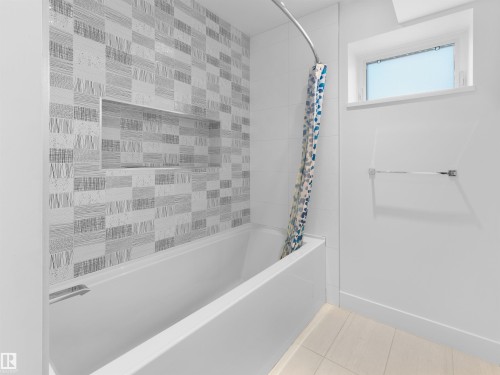 11251 79 Avenue, Edmonton, AB - Indoor Photo Showing Bathroom