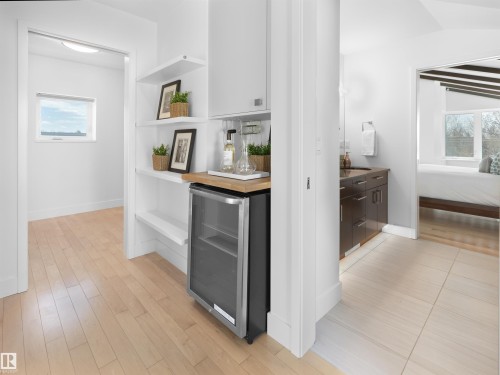 11251 79 Avenue, Edmonton, AB - Indoor Photo Showing Other Room