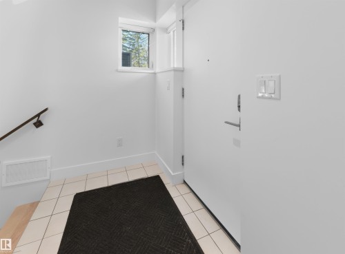11251 79 Avenue, Edmonton, AB - Indoor Photo Showing Other Room
