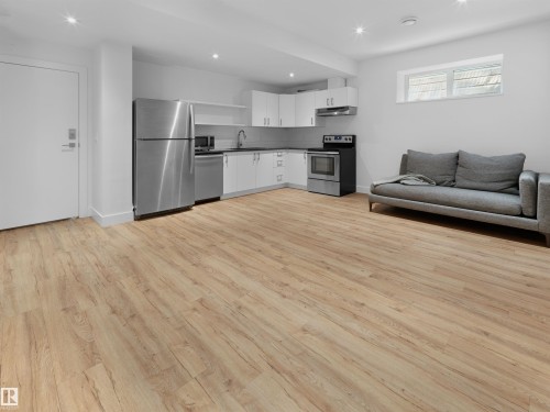 11251 79 Avenue, Edmonton, AB - Indoor Photo Showing Kitchen