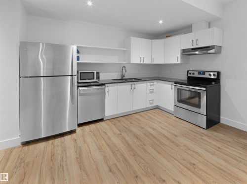 11251 79 Avenue, Edmonton, AB - Indoor Photo Showing Kitchen With Upgraded Kitchen