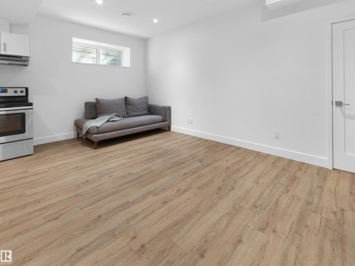 11251 79 Avenue, Edmonton, AB - Indoor