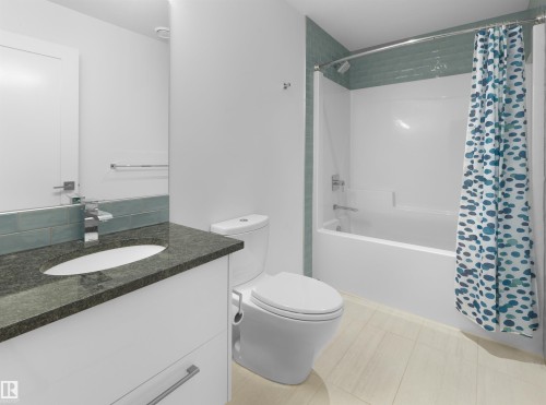 11251 79 Avenue, Edmonton, AB - Indoor Photo Showing Bathroom