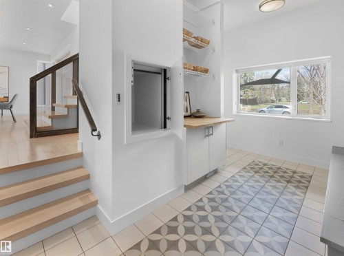 11251 79 Avenue, Edmonton, AB - Indoor Photo Showing Other Room