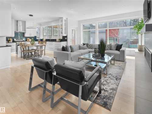 11251 79 Avenue, Edmonton, AB - Indoor Photo Showing Living Room