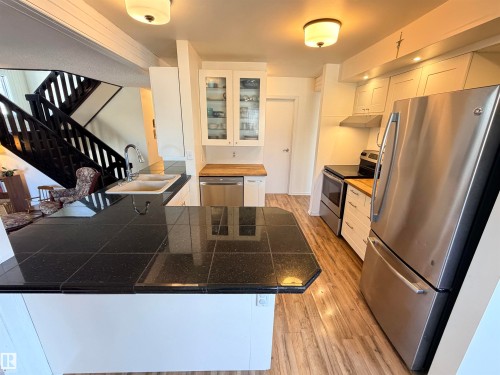 10248 109 Avenue, Westlock, AB - Indoor Photo Showing Kitchen