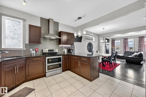 22652 97 Avenue, Edmonton, AB - Indoor Photo Showing Kitchen