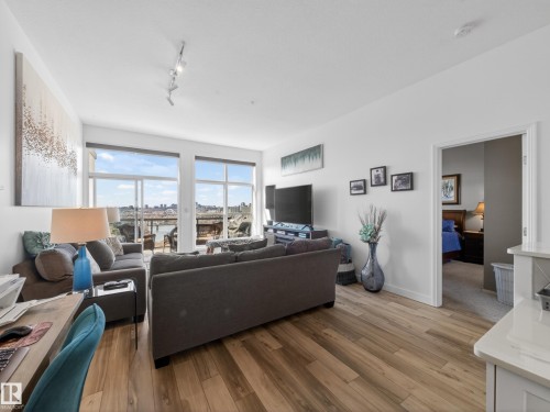 516 9507 101 Avenue, Edmonton, AB - Indoor Photo Showing Living Room