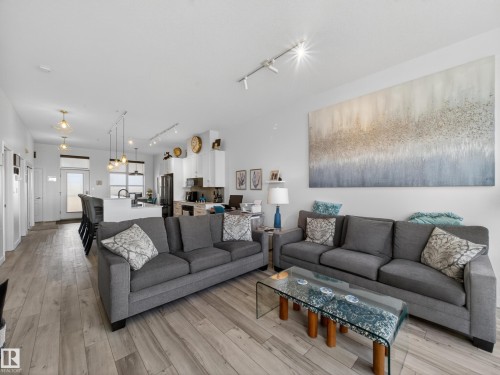 516 9507 101 Avenue, Edmonton, AB - Indoor Photo Showing Living Room