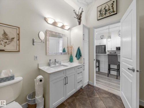 516 9507 101 Avenue, Edmonton, AB - Indoor Photo Showing Bathroom