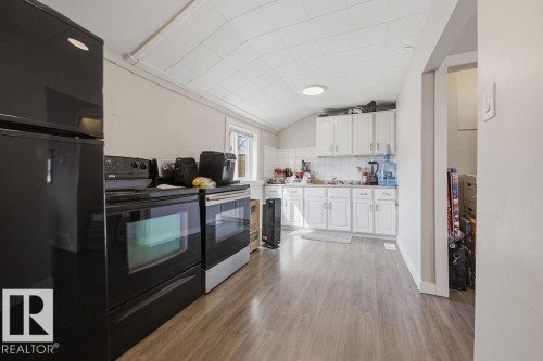 12210 95A Street, Edmonton, AB - Indoor Photo Showing Kitchen